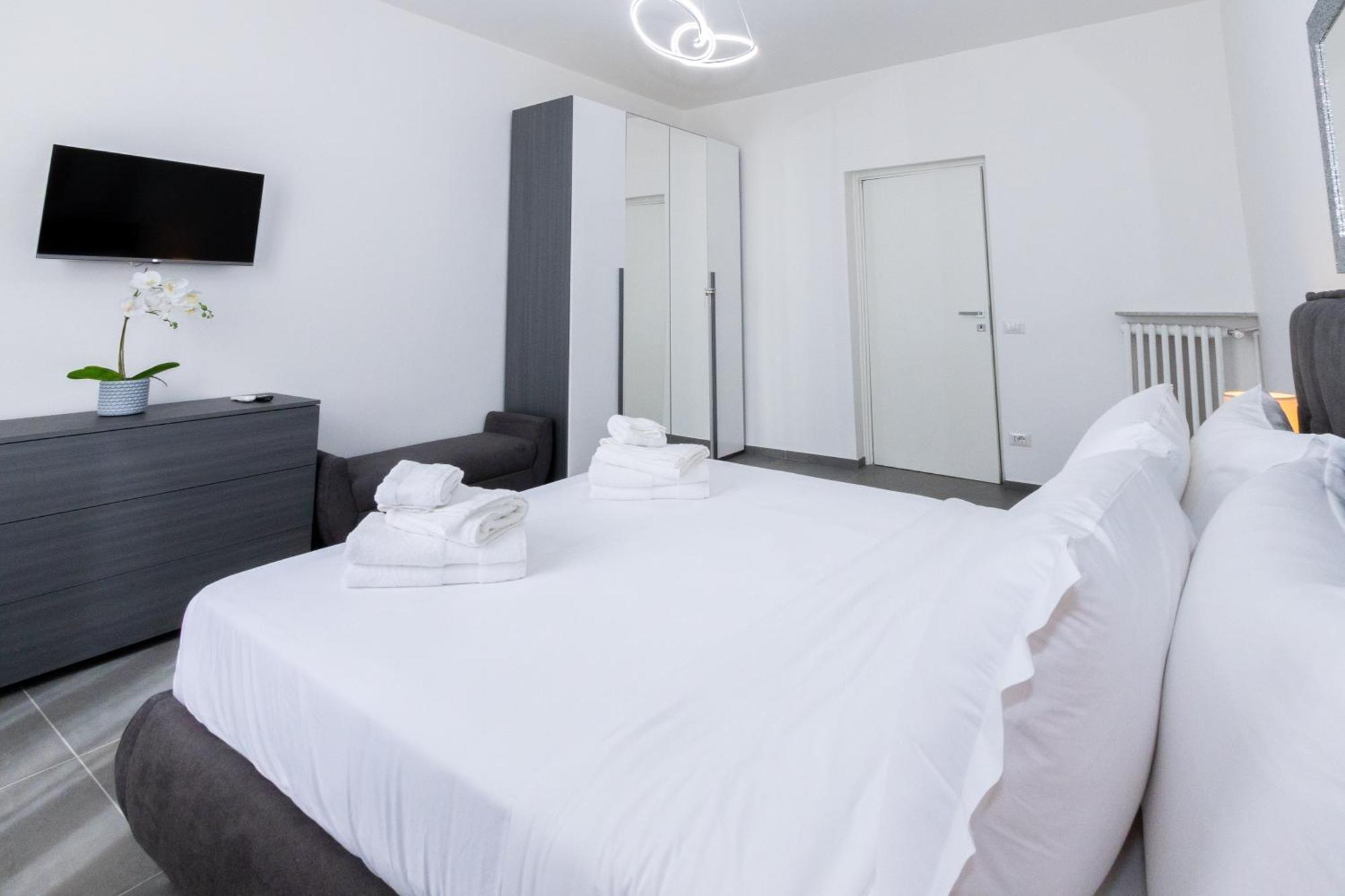 Travel House *